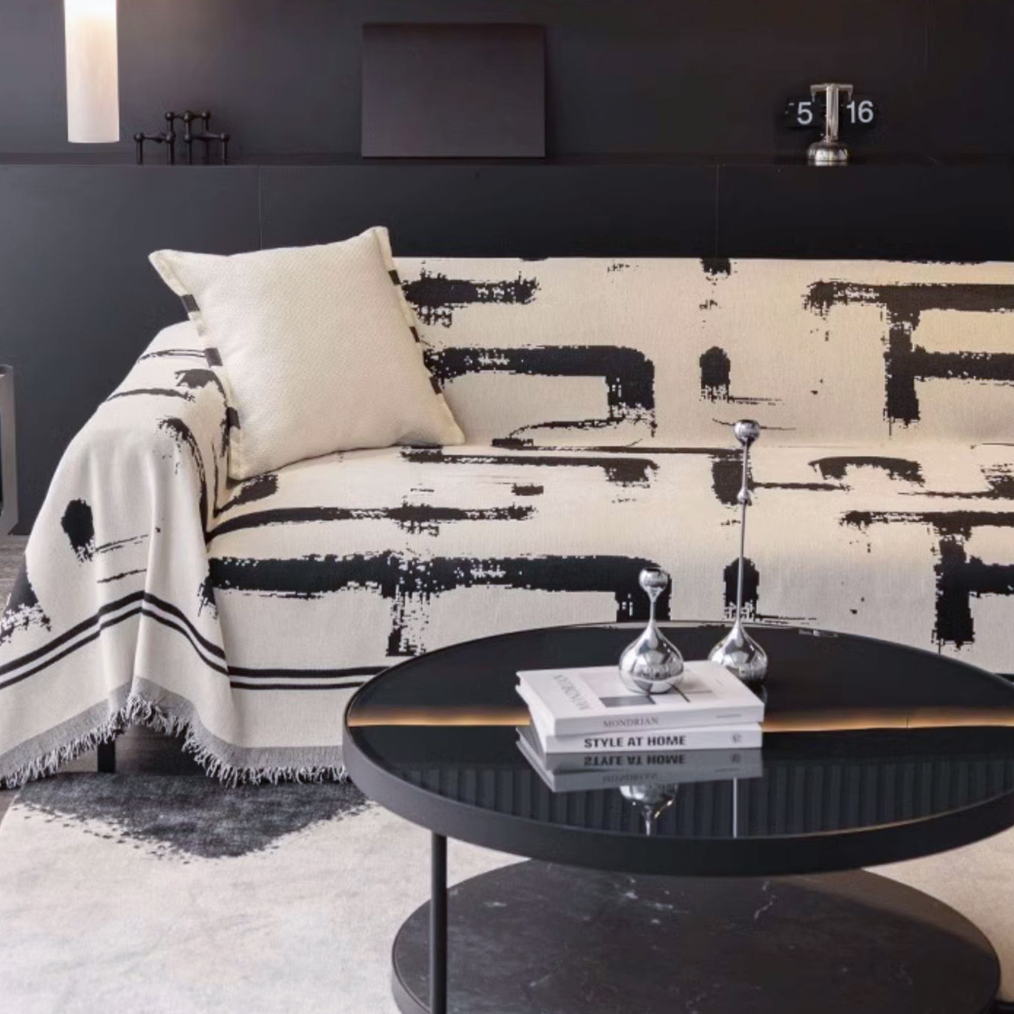 Monochrome Chic Sofa/Bankhoes